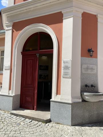 PIJALNIA WODY PRZY EKSPOZYTURZE ŹRÓDŁA MARYSIEŃKA