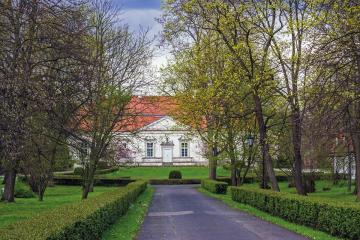 Zabytkowy zespół pałacowo-parkowy w Oborach